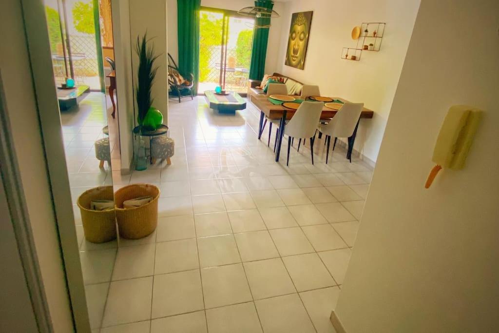 דירות איל-סור-לה-סורג Cocoon'Isle - Jardinet- Jacuzzi מראה חיצוני תמונה