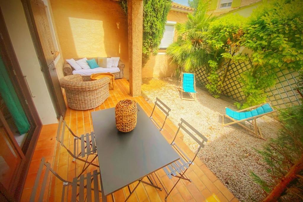 דירות איל-סור-לה-סורג Cocoon'Isle - Jardinet- Jacuzzi מראה חיצוני תמונה