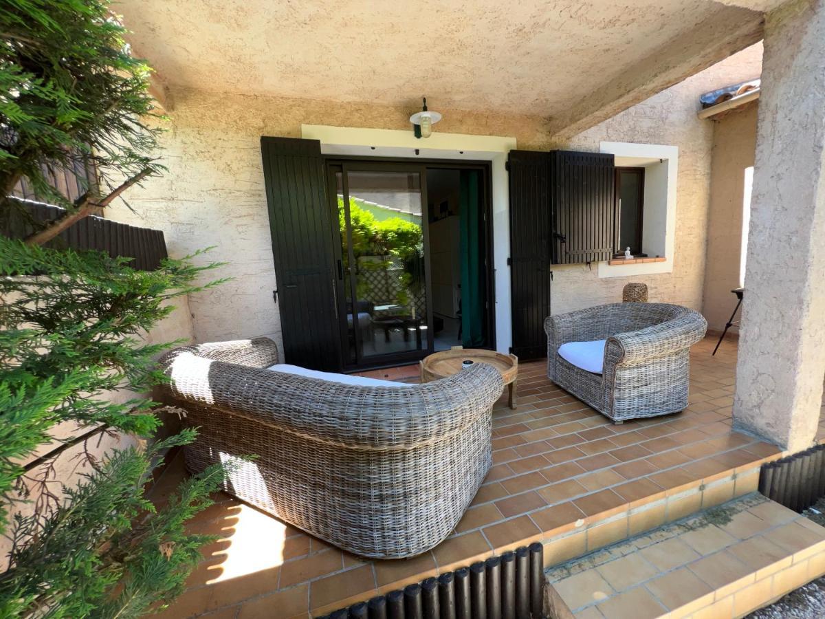דירות איל-סור-לה-סורג Cocoon'Isle - Jardinet- Jacuzzi מראה חיצוני תמונה